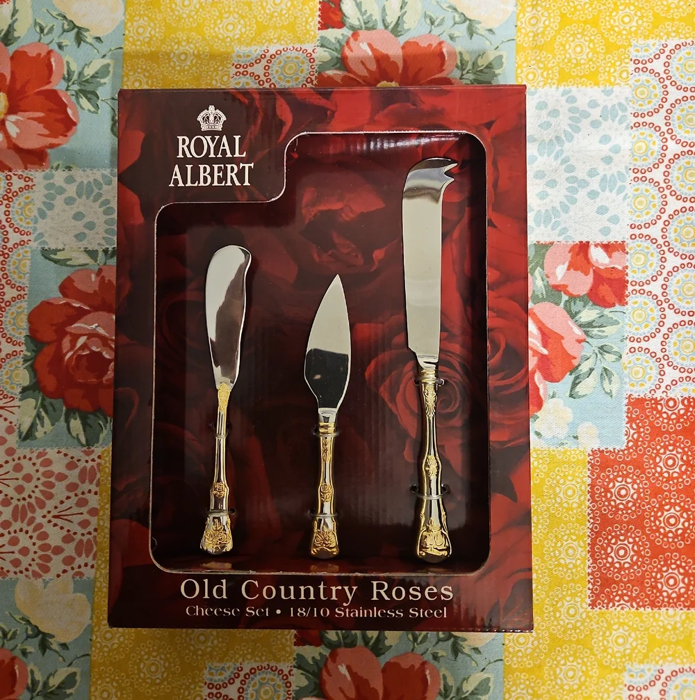 Royal Albert Old Country Roses Stainless Steel Cheese Set